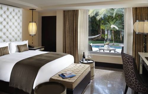 National-Hotel-Miami-Beach-Oceanfront-Hotel-poolfront-bedroom