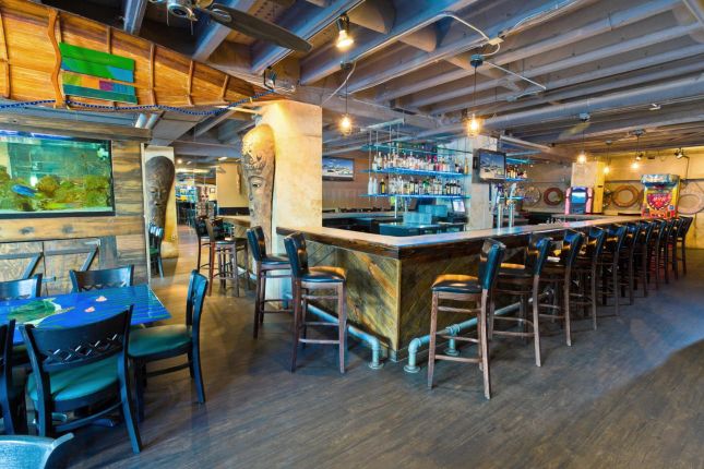 Days Inn Miami Beach Oceanside | Lexington Hotel RL Miami Beach bar grill No need to go far for great food and drinks! Lexington Hotel Miami Beach got you covered all day long