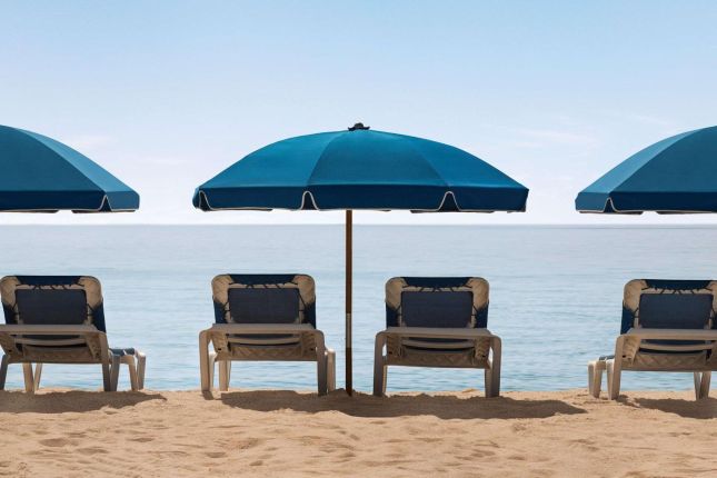 Radisson Resort Miami Beach | Radisson Resort Miami Beach beach chairs Radisson-Resort-Miami-Beach-beach-chairs